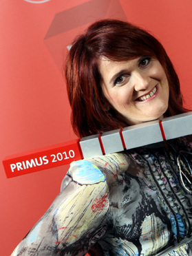 Great Lengths gewinnt Primus 2010 - Anita Lafer mit Preis (© Kleine Zeitung)