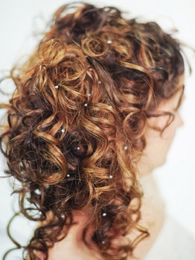 Lockenlook mit Strasssteinchen