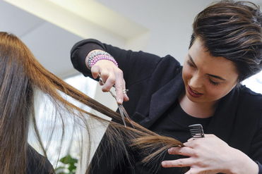 Mit dem Schnitt sorgt Katrin für die Übergänge:  (© © Great Lengths)