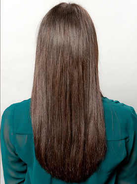 Dennoch kann Frau immer mehr Volumen brauchen, vor allem da Emels Haar sehr fein ist:  (© © Great Lengths)