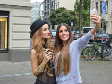 Selfie mit Sarah und Anja:  (© © Great Lengths)