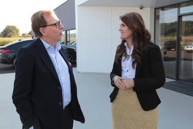 Dr. Christian Buchmann im Gespräch mit Anita Lafer:  (© © Great Lengths)