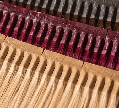 Bondings - unsichtbare Verbindung zwischen Eigenhaar und Extensions (© Great Lengths) Bondings - unsichtbare Verbindung zwischen Eigenhaar und Extensions: (© Great Lengths)