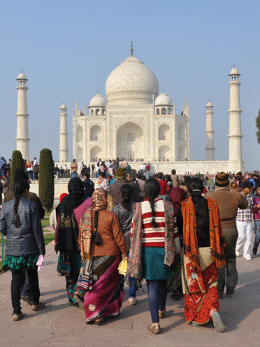 Indien ist eine Reise wert, Taj Mahal mit tausenden Pilgern