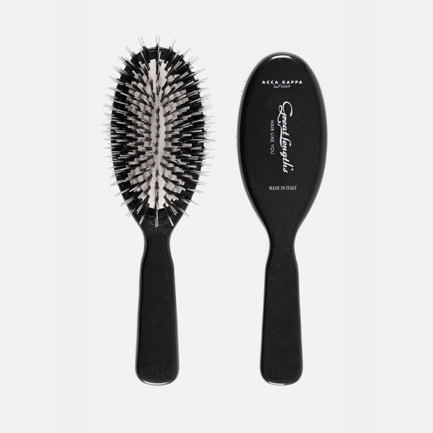 ACCA KAPPA BRUSH OVAL (© Great Lengths)