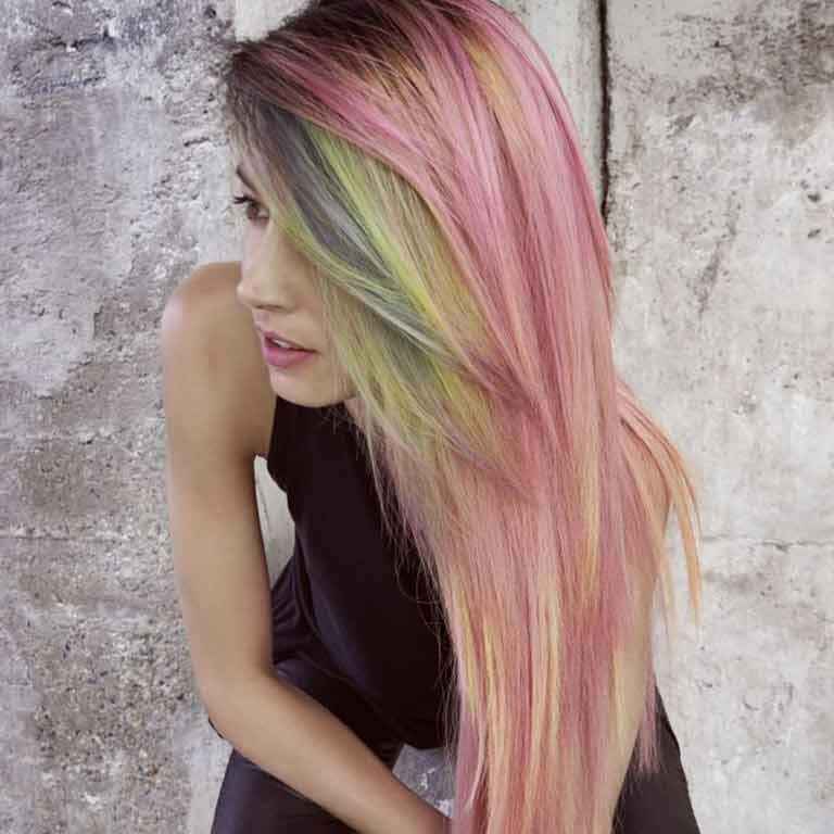Intensive Farben mit Extensions (© Great Lengths)