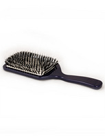 Acca Kappa Blue Paddle Brush (© Great Lengths) Acca Kappa Blue Paddle Brush: (© Great Lengths)