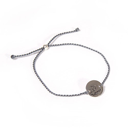 Bracelet, zarte handgeflochtene Schnur mit Münze:  (© Great Lengths)