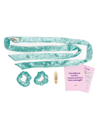 Lotta Curls Smooth Turquoise:  (© Great Lengths)