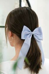 Haarschleife Blue 1 (© Great Lengths) Haarschleife Blue 1: (© Great Lengths)
