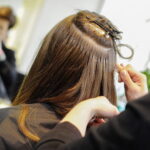 Einarbeitung der Strähnen (© Great Lengths)