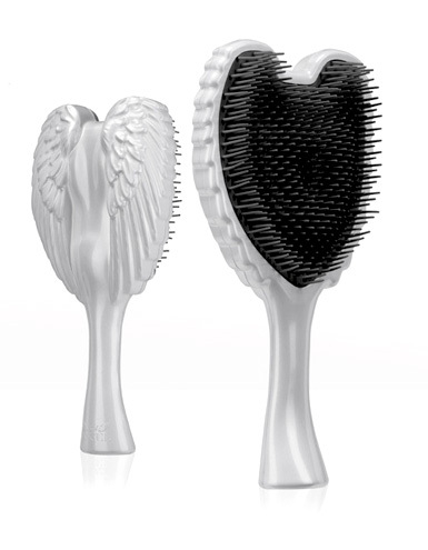 Tangle Angel, in silber . eine Bürste die Ihr Haar engelsgleich behandelt (© Great Lengths)