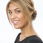Das French Braid Band verleiht der Frisur einen französischen Touch (© Great Lengths)