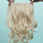 23 inch Wavy Extension Außenseite, Sujet 0435 (© Great Lengths)