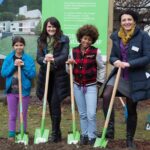 Beim Spatenstich im SOS-Kinderdorf Stübing (© Great Lengths)