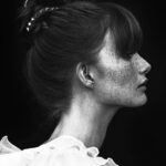 Bond Headband, Sujet 6 (© TASSEL)