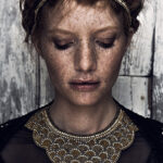 Bond Headband gold, Sujet 7 (© TASSEL)