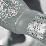 wundervolle metallic schimmernde Flashtattoos (© Great Lengths)