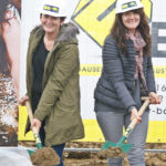 Anita und Silvia Lafer beim Spatenstich (© Great Lengths)