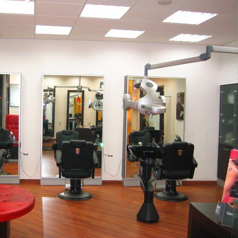 Ossi der Friseur (© Great Lengths)