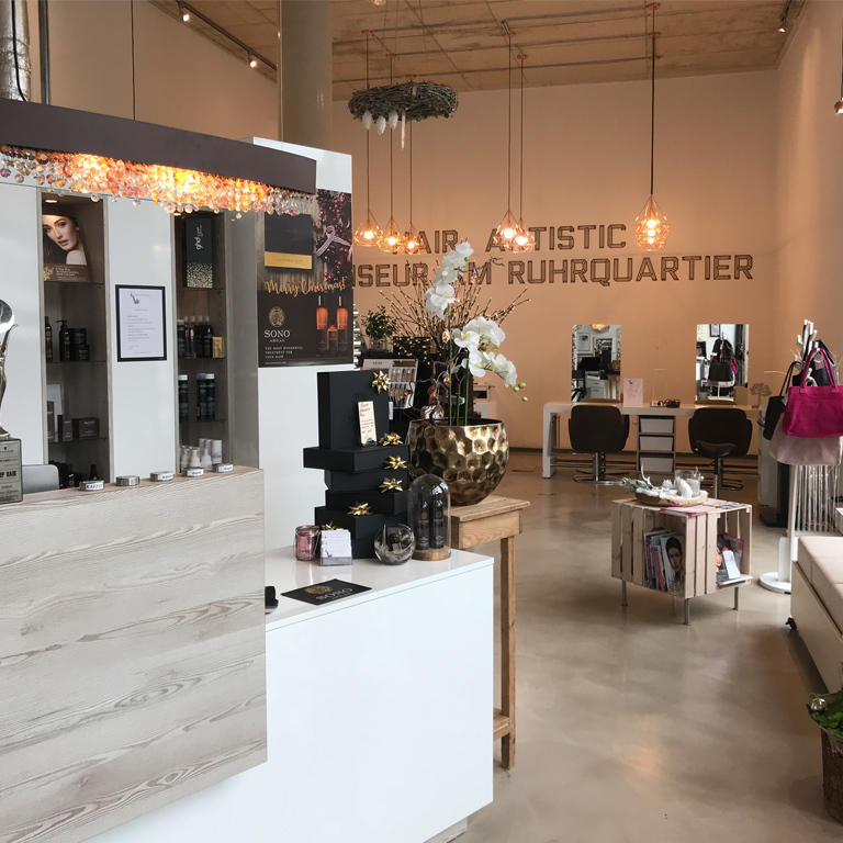 Hair Artist Academy Angela Brabänder (© Great Lengths)