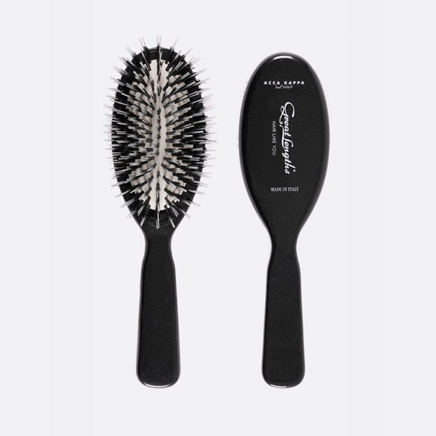 ACCA KAPPA BRUSH OVAL (© Great Lengths)