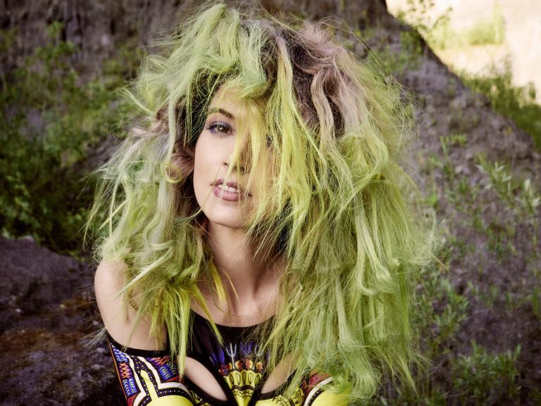 Look 5 - Motiv vor Felswand