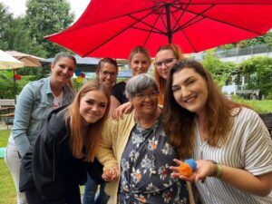 Great Lengths Mitarbeiterinnen und Bewohnerin der Lebenshilfe Rosenhain