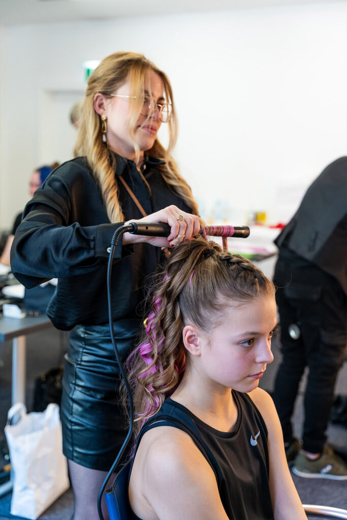 Lisa Veit beim Styling