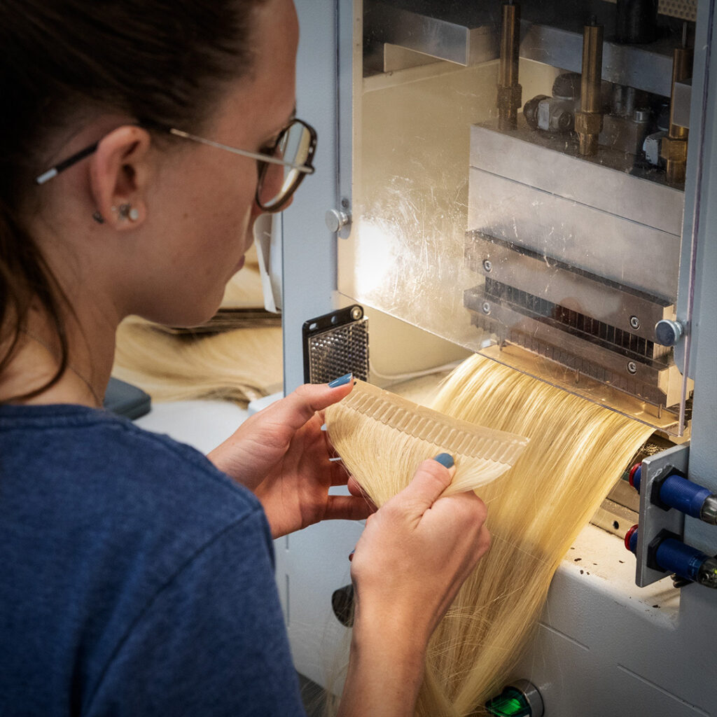 Bondings werden gepresst (© Great Lengths)