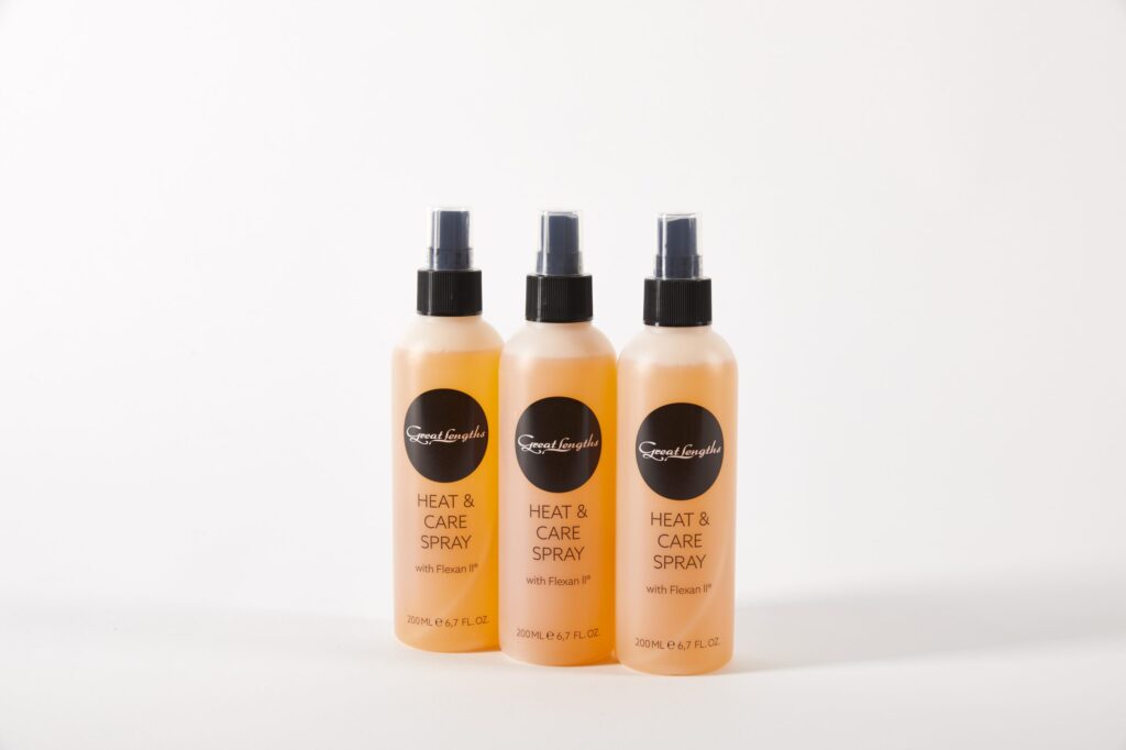 Heat & Care Spray von Great Lengths im Peach-Fuzz-Design für Hitzeschutz und Pflege beim Styling.