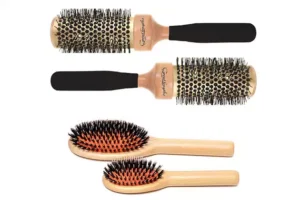 Rundbürsten und kompakte Retro-Haarbürsten von Great Lengths mit Holzgriff und Keramik-Hohlkörper für Volumen, Föhnfrisuren und schonendes Styling.