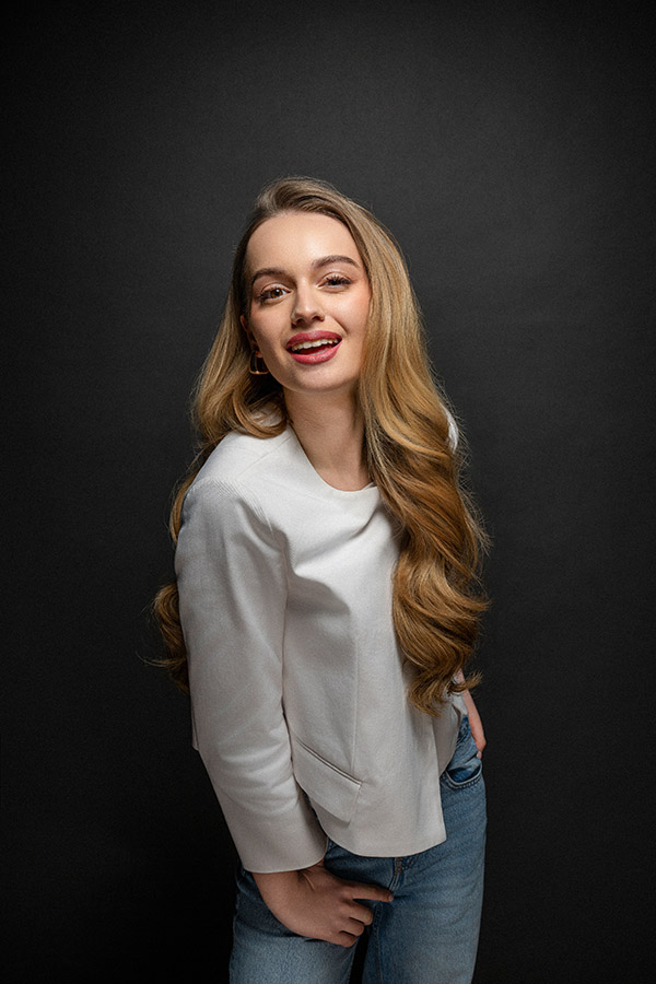 Ilaria zeigt den Trend zu besonders langen, natürlich wirkenden Haare