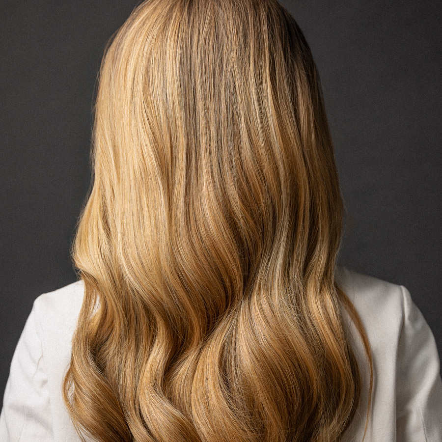 Ilaria zeigt den Trend zu besonders langen, natürlich wirkenden Haare