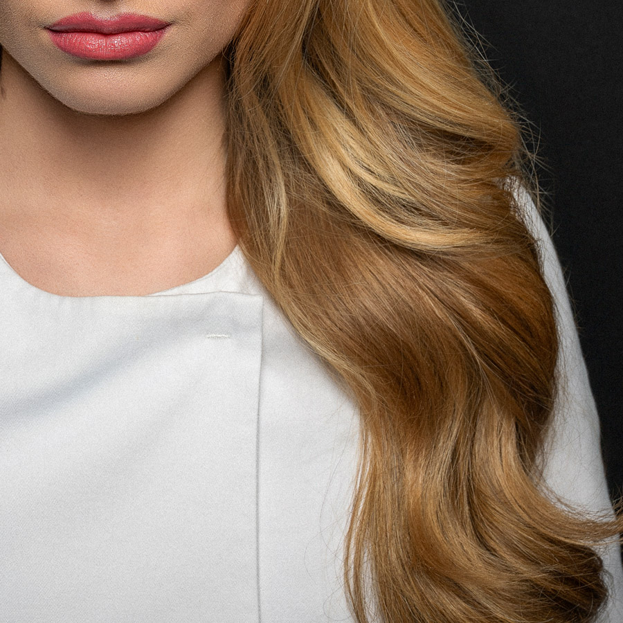 Ilaria zeigt den Trend zu besonders langen, natürlich wirkenden Haare
