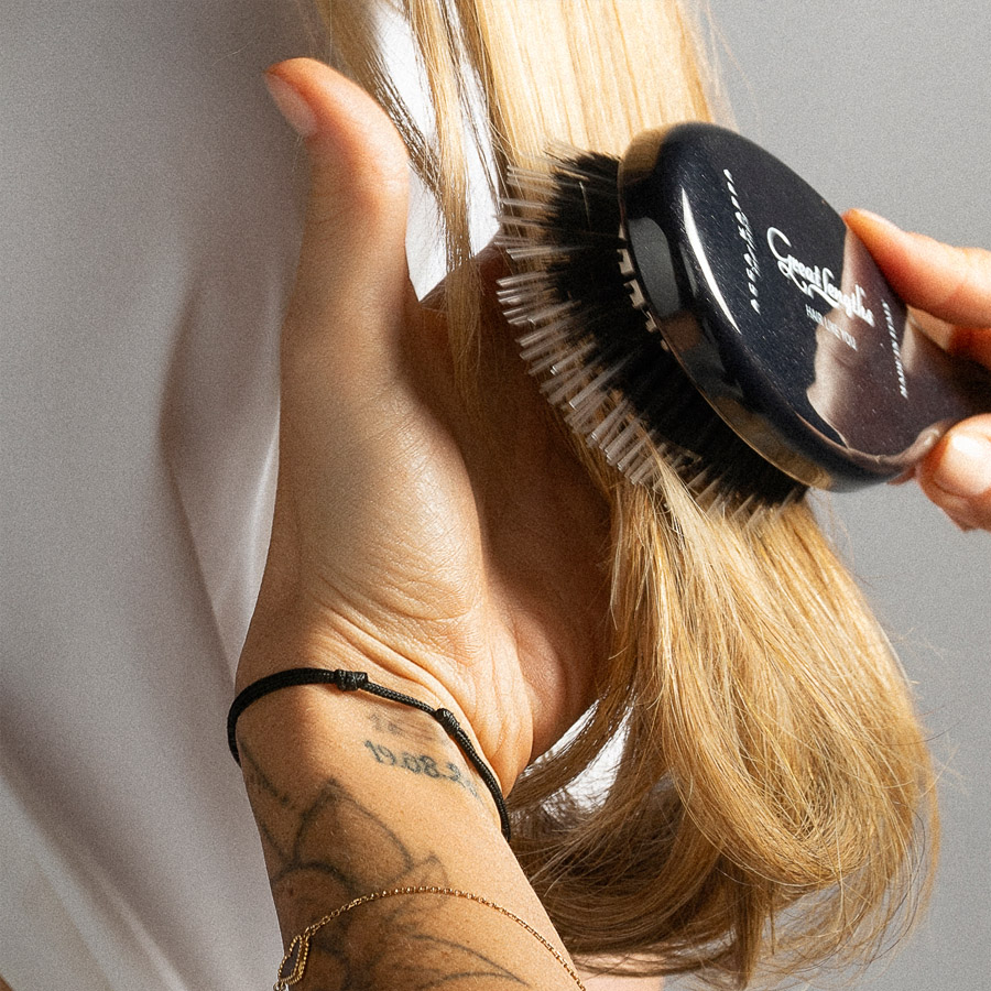 Ilaria zeigt den Trend zu besonders langen, natürlich wirkenden Haare